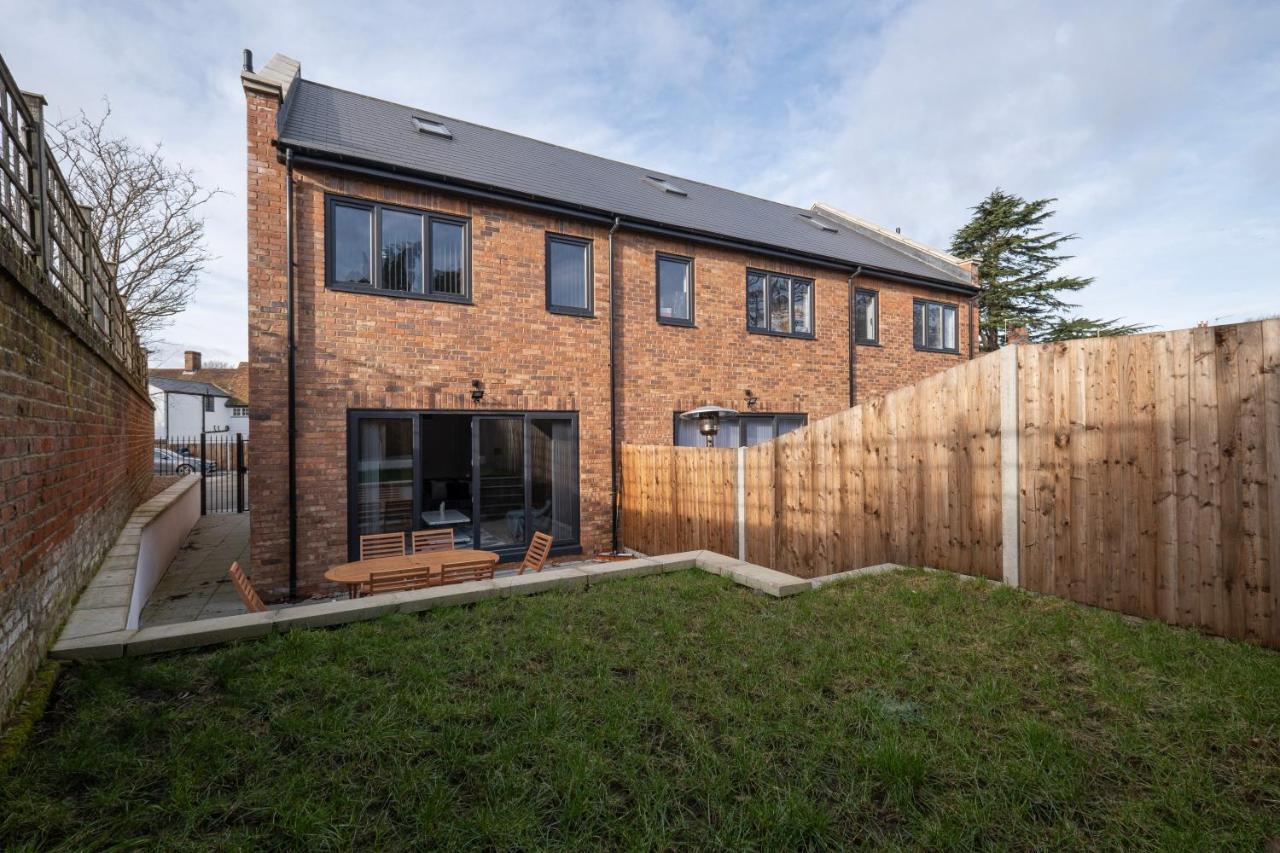 Modern 4 Bedroom House With Parking In Farnham Royal, Slough By 360Stays Exteriér fotografie