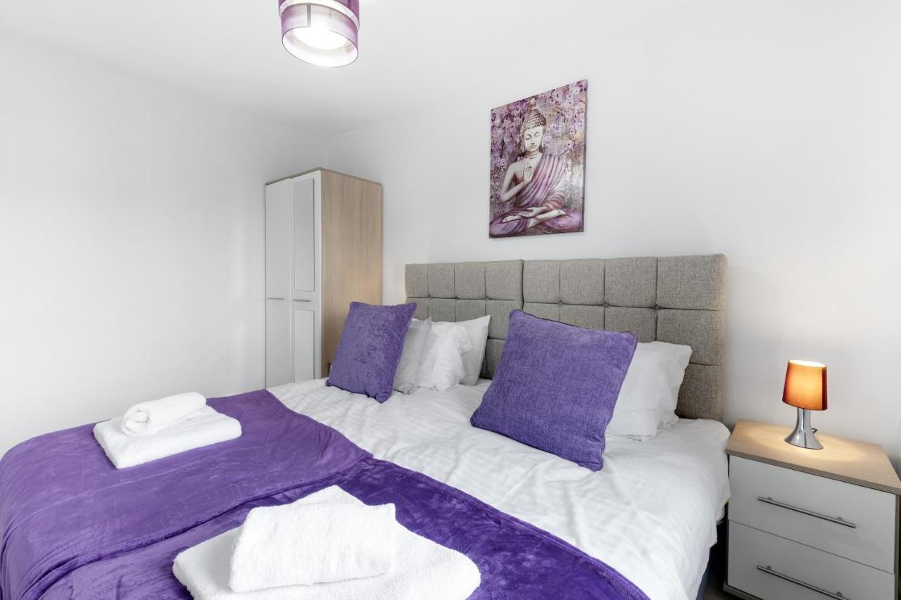 Modern 4 Bedroom House With Parking In Farnham Royal, Slough By 360Stays Exteriér fotografie