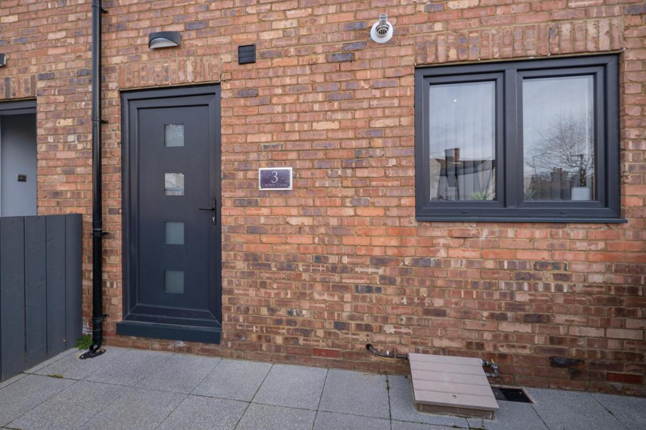 Modern 4 Bedroom House With Parking In Farnham Royal, Slough By 360Stays Exteriér fotografie